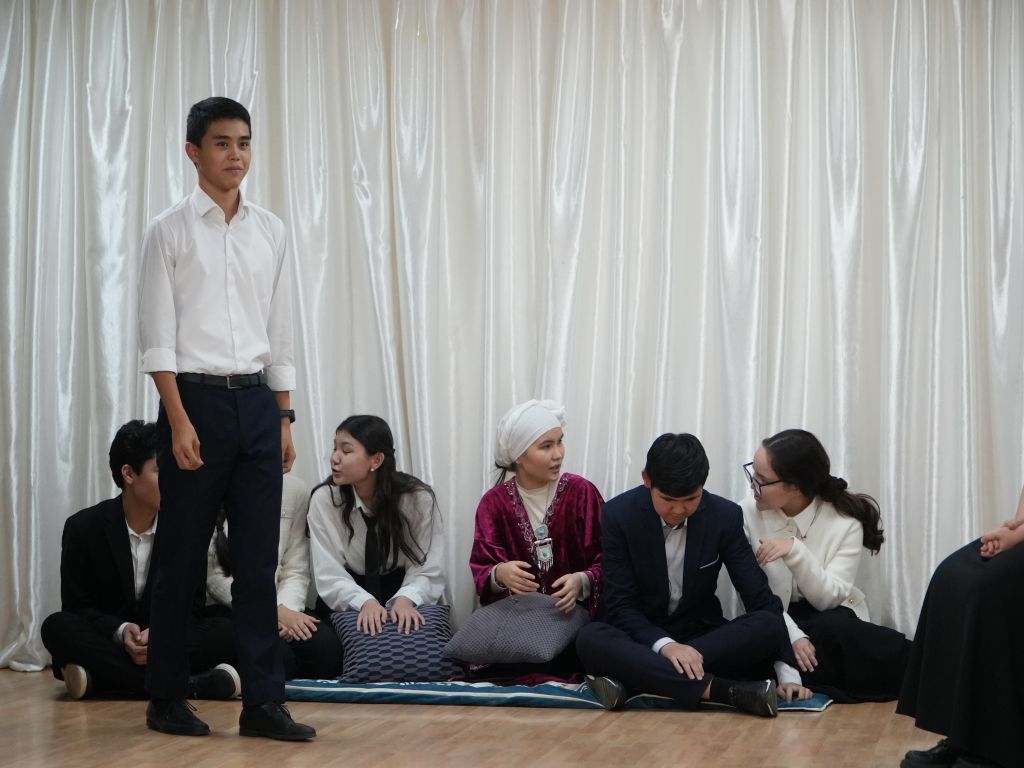 “Мәңгілік бала бейне” шығармасы бойынша сахналық қойылым